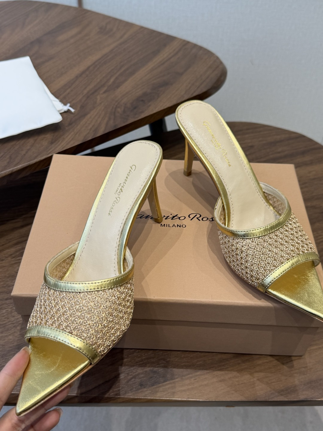 吉安维托·罗西Gianvito Rossi 26春夏 尖头 细跟 凉拖鞋！轻松移动，高跟凉拖鞋！特色钻扣