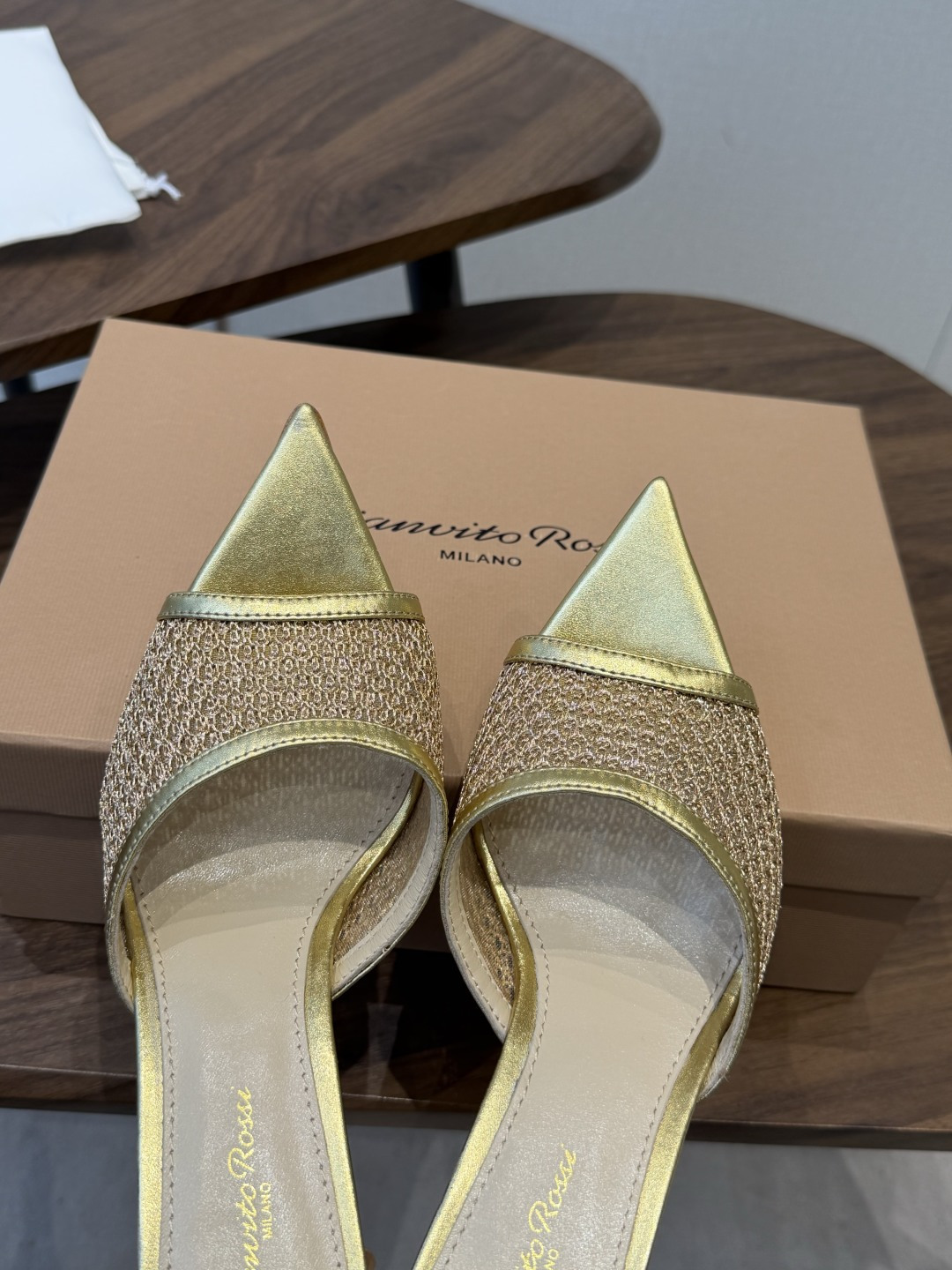吉安维托·罗西Gianvito Rossi 26春夏 尖头 细跟 凉拖鞋！轻松移动，高跟凉拖鞋！特色钻扣