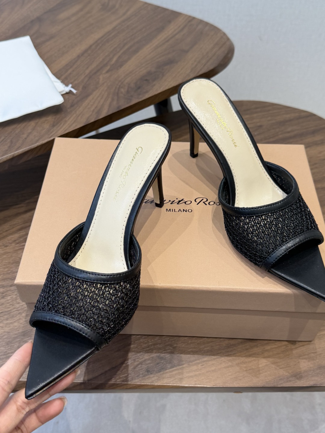 吉安维托·罗西Gianvito Rossi 26春夏 尖头 细跟 凉拖鞋！轻松移动，高跟凉拖鞋！特色钻扣