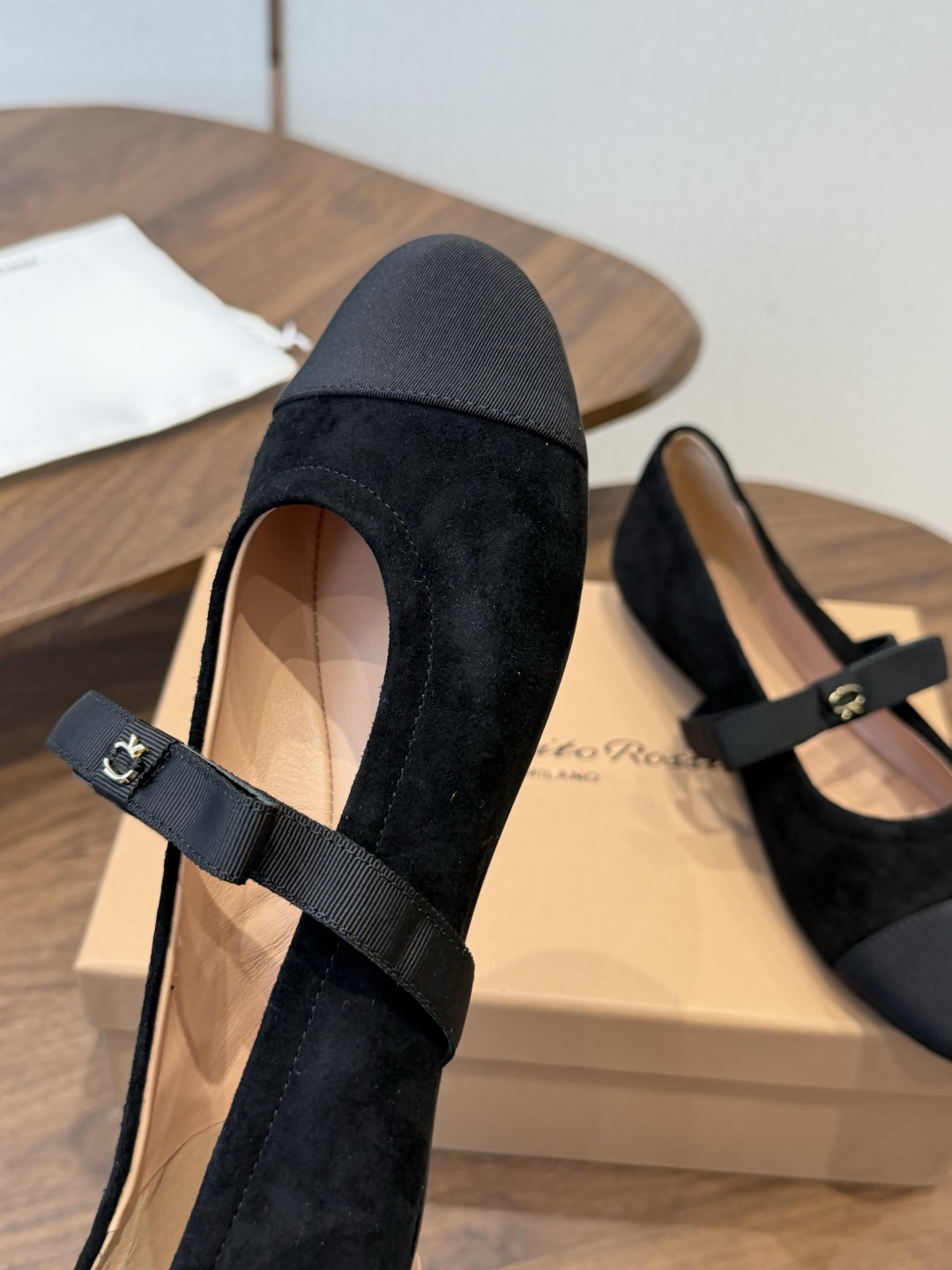 Gianvito Rossi｜吉安维托·罗西26ss春夏新品 GR复古浅口平底芭蕾玛丽珍火爆上新！这鞋绝