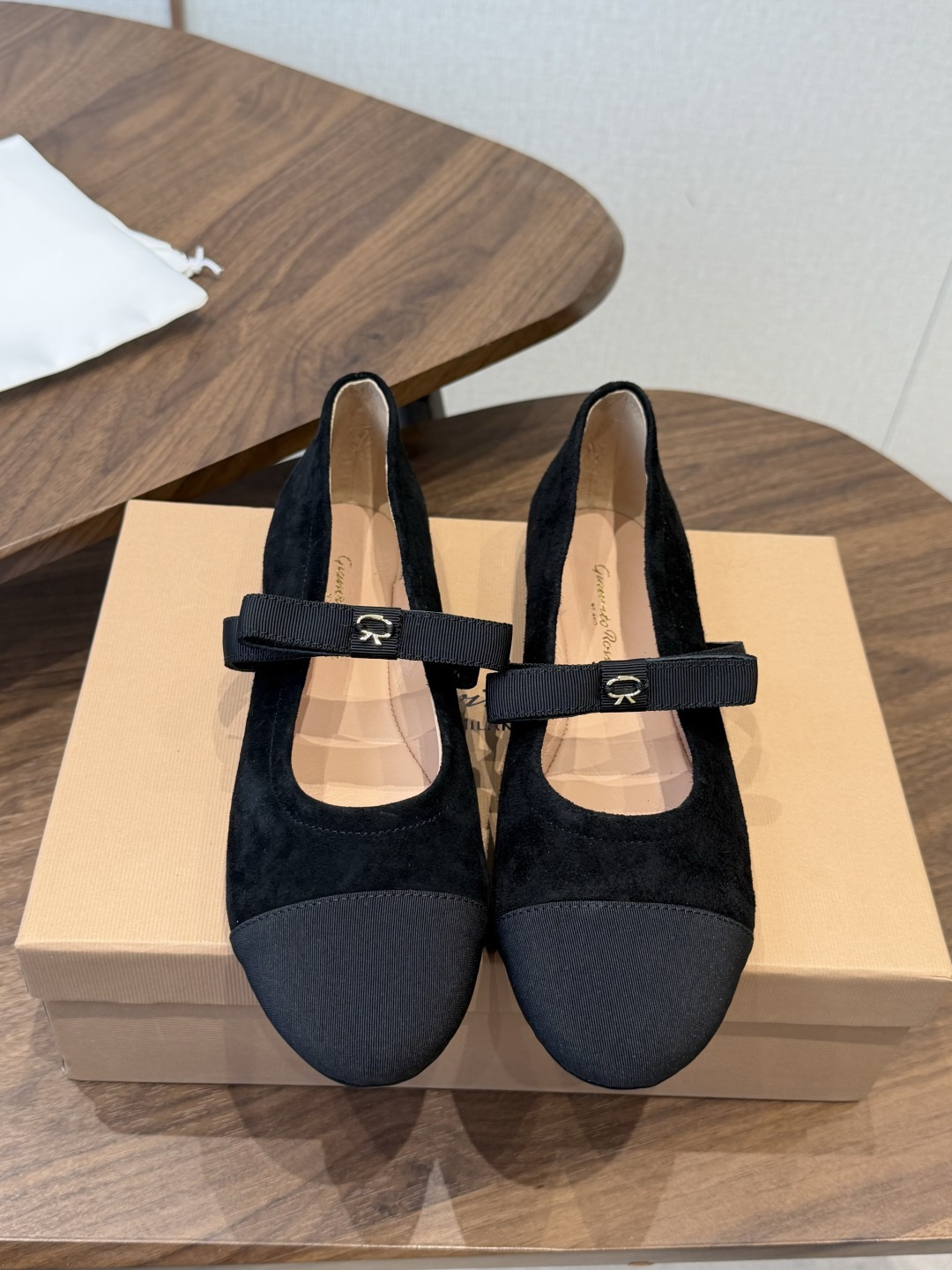 Gianvito Rossi｜吉安维托·罗西26ss春夏新品 GR复古浅口平底芭蕾玛丽珍火爆上新！这鞋绝