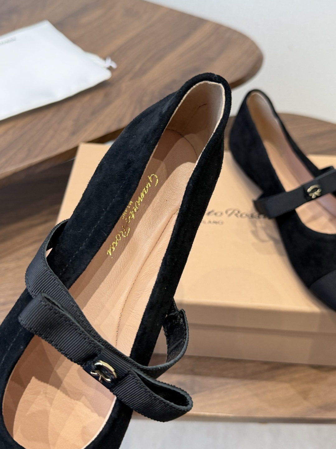 Gianvito Rossi｜吉安维托·罗西26ss春夏新品 GR复古浅口平底芭蕾玛丽珍火爆上新！这鞋绝