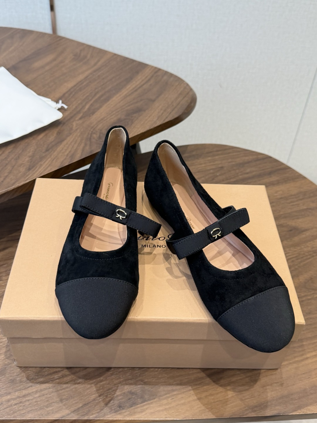 Gianvito Rossi｜吉安维托·罗西26ss春夏新品 GR复古浅口平底芭蕾玛丽珍火爆上新！这鞋绝