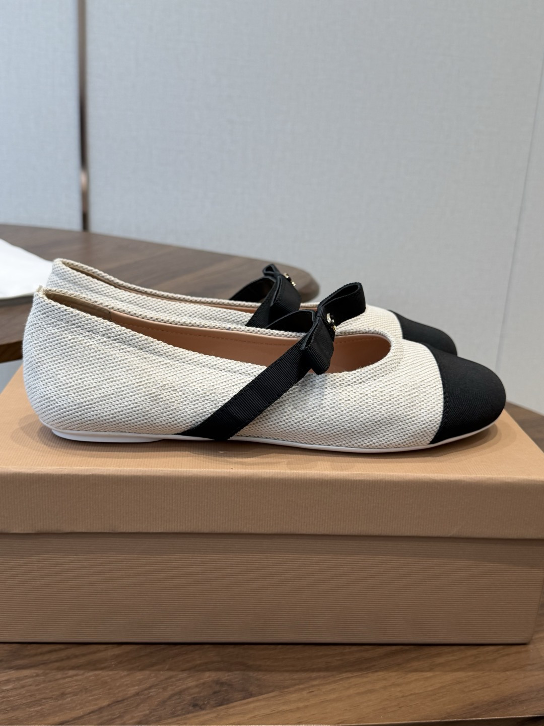 Gianvito Rossi｜吉安维托·罗西26ss春夏新品 GR复古浅口平底芭蕾玛丽珍火爆上新！这鞋绝