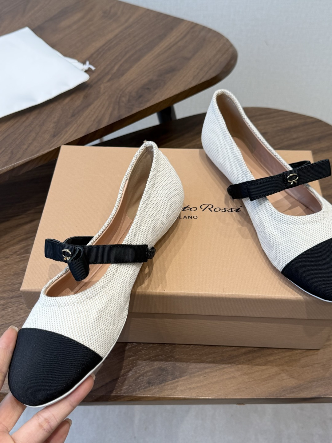 Gianvito Rossi｜吉安维托·罗西26ss春夏新品 GR复古浅口平底芭蕾玛丽珍火爆上新！这鞋绝