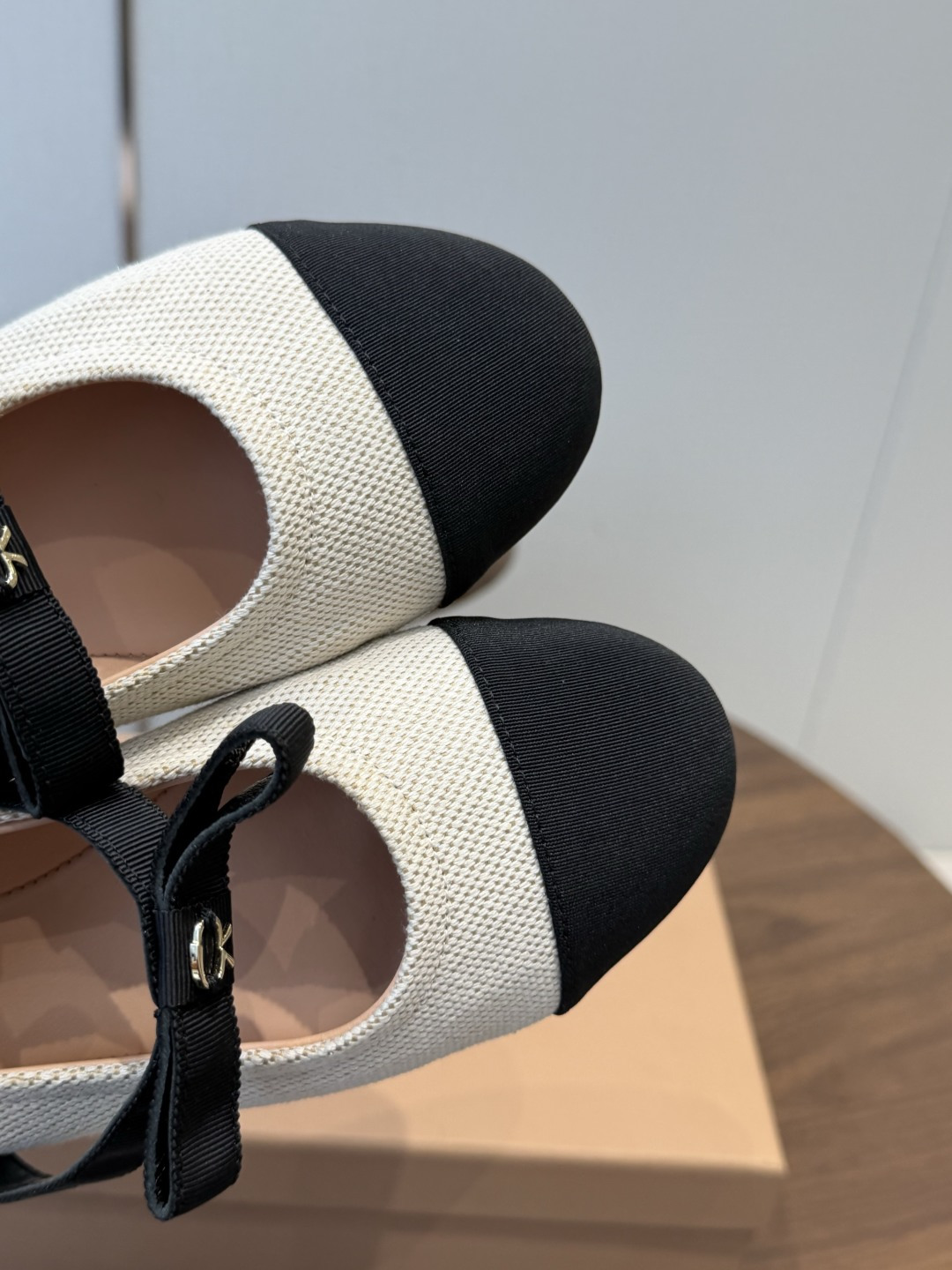 Gianvito Rossi｜吉安维托·罗西26ss春夏新品 GR复古浅口平底芭蕾玛丽珍火爆上新！这鞋绝