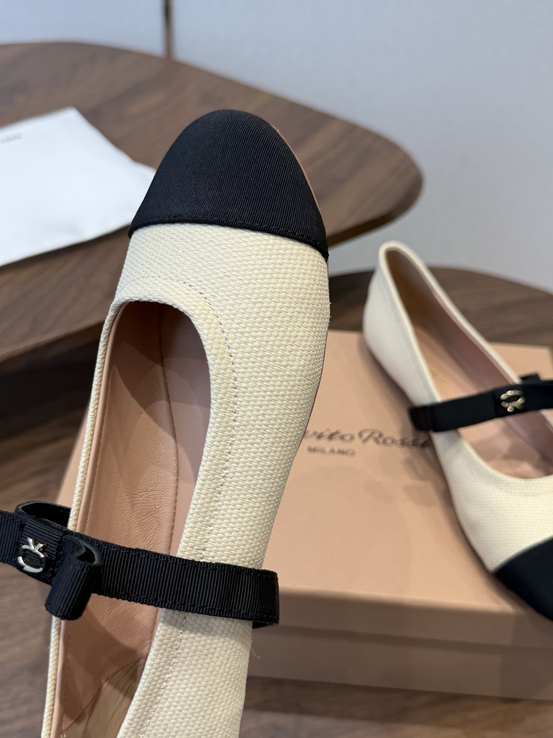 Gianvito Rossi｜吉安维托·罗西26ss春夏新品 GR复古浅口平底芭蕾玛丽珍火爆上新！这鞋绝