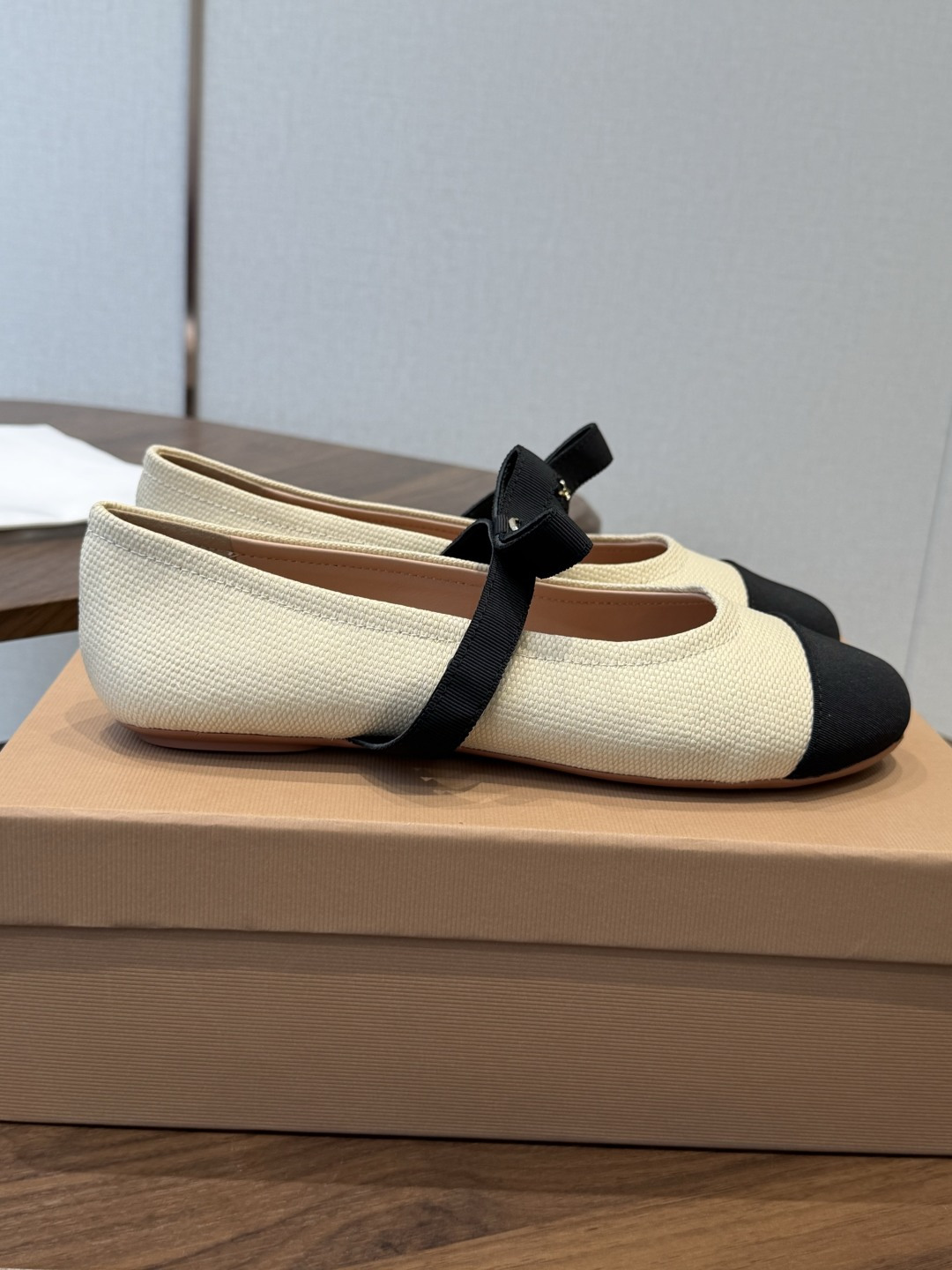 Gianvito Rossi｜吉安维托·罗西26ss春夏新品 GR复古浅口平底芭蕾玛丽珍火爆上新！这鞋绝