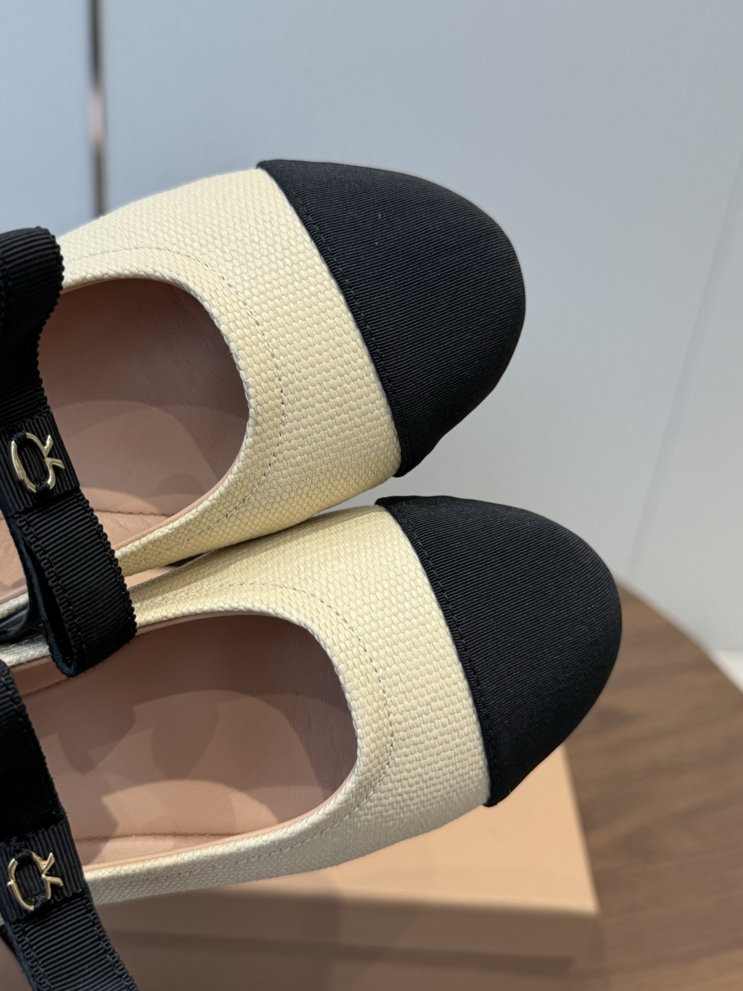 Gianvito Rossi｜吉安维托·罗西26ss春夏新品 GR复古浅口平底芭蕾玛丽珍火爆上新！这鞋绝