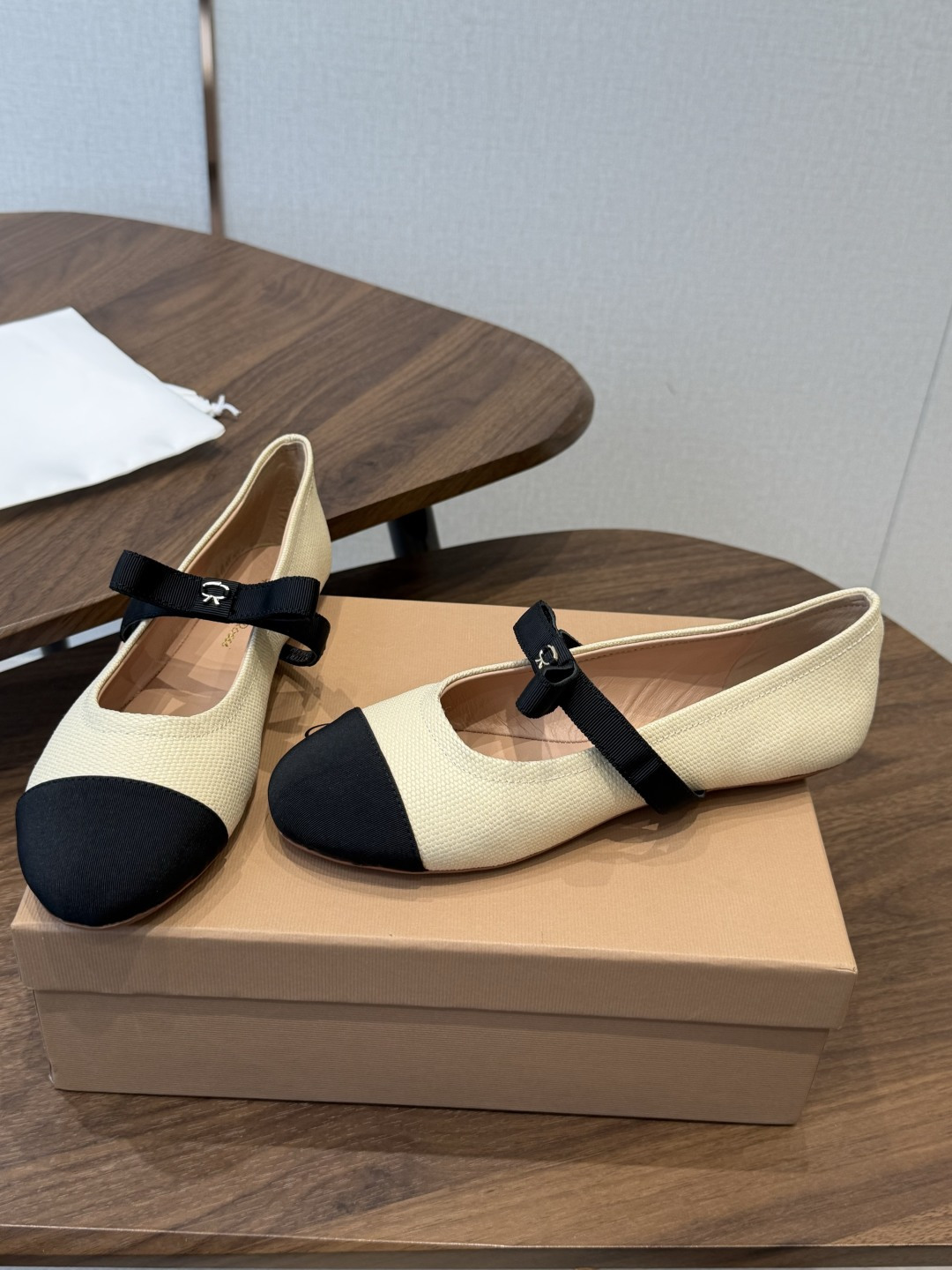 Gianvito Rossi｜吉安维托·罗西26ss春夏新品 GR复古浅口平底芭蕾玛丽珍火爆上新！这鞋绝
