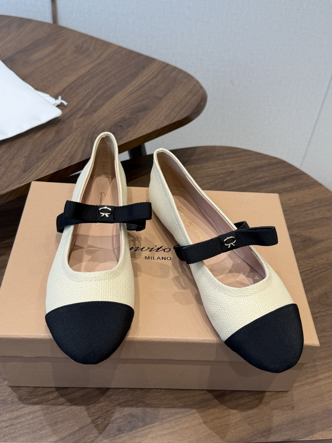 Gianvito Rossi｜吉安维托·罗西26ss春夏新品 GR复古浅口平底芭蕾玛丽珍火爆上新！这鞋绝