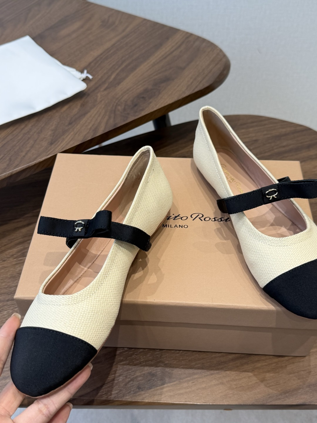 Gianvito Rossi｜吉安维托·罗西26ss春夏新品 GR复古浅口平底芭蕾玛丽珍火爆上新！这鞋绝