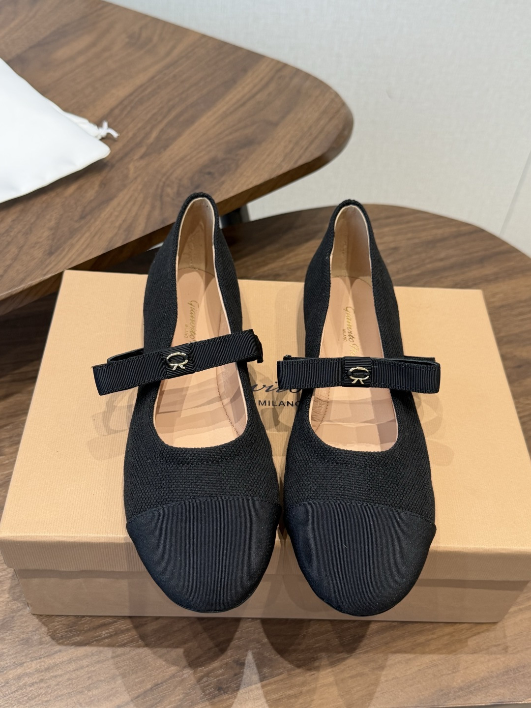Gianvito Rossi｜吉安维托·罗西26ss春夏新品 GR复古浅口平底芭蕾玛丽珍火爆上新！这鞋绝