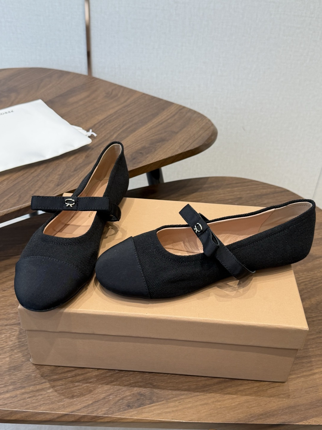 Gianvito Rossi｜吉安维托·罗西26ss春夏新品 GR复古浅口平底芭蕾玛丽珍火爆上新！这鞋绝