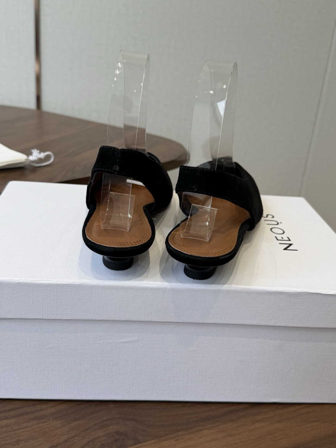 Neous 26早春新款 英国小众品牌纯色设计高跟单鞋。这几年很火而且每一季都会出爆款的品牌。非常气质的
