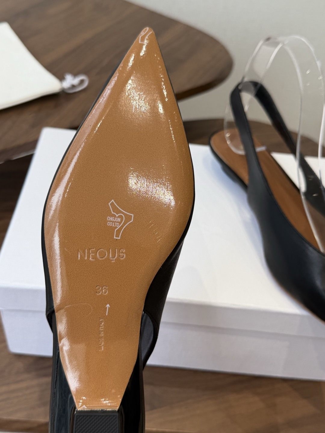 Neous 26早春新款 英国小众品牌纯色设计高跟单鞋。这几年很火而且每一季都会出爆款的品牌。非常气质的