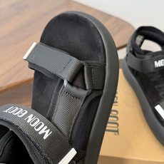 Moon Boot 2026vs春夏最新凉鞋系列……Moon Boot 以复古凉鞋为设计灵感,童趣 的色 Moon Boot 2026vs春夏最新凉鞋系列……Moon Boot 以复古凉鞋为设计灵感,童趣 的色