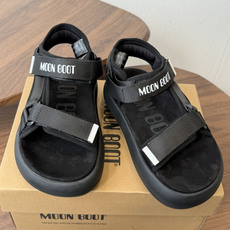 Moon Boot 2026vs春夏最新凉鞋系列……Moon Boot 以复古凉鞋为设计灵感,童趣 的色 Moon Boot 2026vs春夏最新凉鞋系列……Moon Boot 以复古凉鞋为设计灵感,童趣 的色