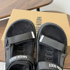 Moon Boot 2026vs春夏最新凉鞋系列……Moon Boot 以复古凉鞋为设计灵感,童趣 的色 Moon Boot 2026vs春夏最新凉鞋系列……Moon Boot 以复古凉鞋为设计灵感,童趣 的色