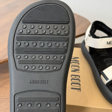 Moon Boot 2026vs春夏最新凉鞋系列……Moon Boot 以复古凉鞋为设计灵感,童趣 的色 Moon Boot 2026vs春夏最新凉鞋系列……Moon Boot 以复古凉鞋为设计灵感,童趣 的色