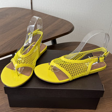 ALAÏA26ss夏季新款网面夹趾凉鞋ALAÏA 网面夹趾凉鞋,以品牌标志性的网面设计为核心亮点,将利落 ALAÏA26ss夏季新款网面夹趾凉鞋ALAÏA 网面夹趾凉鞋,以品牌标志性的网面设计为核心亮点,将利落