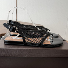 ALAÏA26ss夏季新款网面夹趾凉鞋ALAÏA 网面夹趾凉鞋,以品牌标志性的网面设计为核心亮点,将利落 ALAÏA26ss夏季新款网面夹趾凉鞋ALAÏA 网面夹趾凉鞋,以品牌标志性的网面设计为核心亮点,将利落