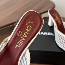 Chanel26ss夏季新款网面尖头高跟穆勒凉拖网面低跟穆勒拖,以品牌标志性的双C标识搭配通透网面设计, Chanel26ss夏季新款网面尖头高跟穆勒凉拖网面低跟穆勒拖,以品牌标志性的双C标识搭配通透网面设计,