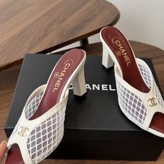Chanel26ss夏季新款网面尖头高跟穆勒凉拖网面低跟穆勒拖,以品牌标志性的双C标识搭配通透网面设计, Chanel26ss夏季新款网面尖头高跟穆勒凉拖网面低跟穆勒拖,以品牌标志性的双C标识搭配通透网面设计,