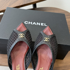 Chanel26ss夏季新款网面尖头高跟穆勒凉拖网面低跟穆勒拖,以品牌标志性的双C标识搭配通透网面设计, Chanel26ss夏季新款网面尖头高跟穆勒凉拖网面低跟穆勒拖,以品牌标志性的双C标识搭配通透网面设计,