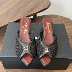 Chanel26ss夏季新款网面尖头高跟穆勒凉拖网面低跟穆勒拖,以品牌标志性的双C标识搭配通透网面设计, Chanel26ss夏季新款网面尖头高跟穆勒凉拖网面低跟穆勒拖,以品牌标志性的双C标识搭配通透网面设计,
