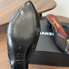 Chanel26ss夏季新款网面尖头高跟穆勒凉拖网面低跟穆勒拖,以品牌标志性的双C标识搭配通透网面设计, Chanel26ss夏季新款网面尖头高跟穆勒凉拖网面低跟穆勒拖,以品牌标志性的双C标识搭配通透网面设计,