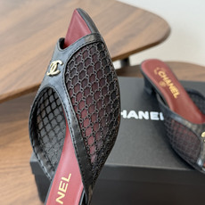 Chanel26ss夏季新款网面尖头高跟穆勒凉拖网面低跟穆勒拖,以品牌标志性的双C标识搭配通透网面设计, Chanel26ss夏季新款网面尖头高跟穆勒凉拖网面低跟穆勒拖,以品牌标志性的双C标识搭配通透网面设计,