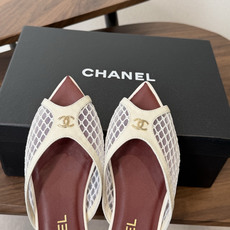 Chanel26ss夏季新款网面尖头高跟穆勒凉拖网面低跟穆勒拖,以品牌标志性的双C标识搭配通透网面设计, Chanel26ss夏季新款网面尖头高跟穆勒凉拖网面低跟穆勒拖,以品牌标志性的双C标识搭配通透网面设计,