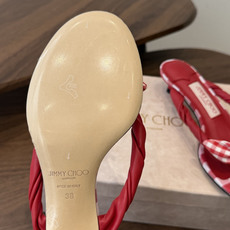 jimmy choo 度假,小跟凉拖鞋 夏季非常吸引眼球的一个款式,可爱大气一体,蝴蝶结🎀完美的修饰脚背 jimmy choo 度假,小跟凉拖鞋 夏季非常吸引眼球的一个款式,可爱大气一体,蝴蝶结🎀完美的修饰脚背