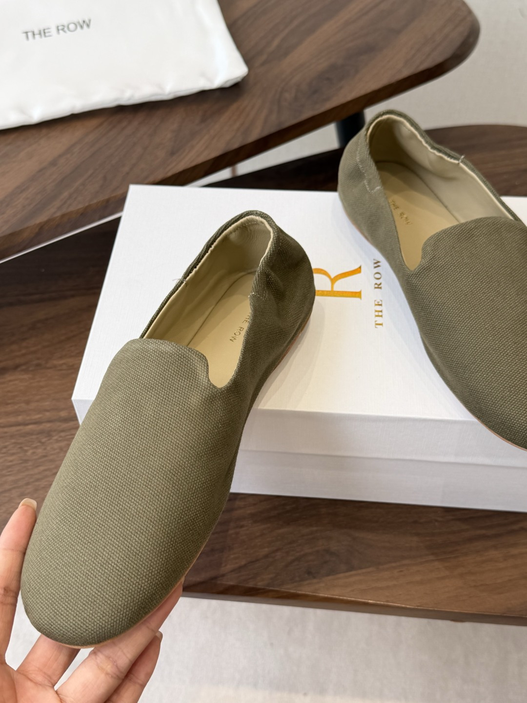 The Row 26ss 春夏季新款 乐福鞋 单鞋 第一眼看到这个鞋子就爱上了，带点复古味随意搭配都好看