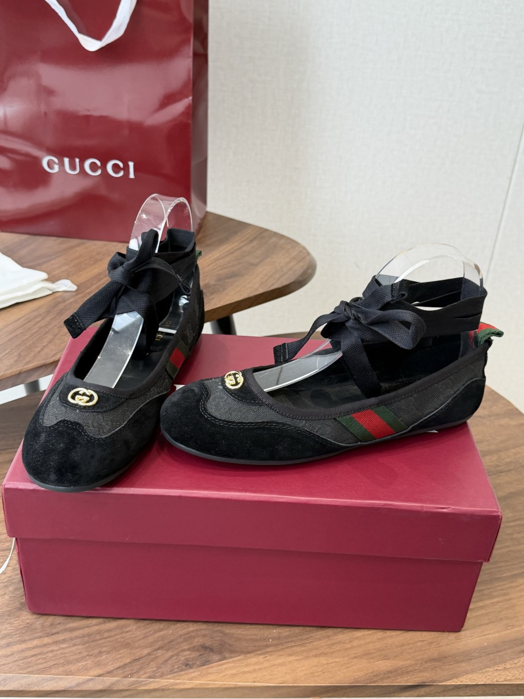 莞产Gucci绑带芭蕾休闲两穿舞蹈小单鞋 驾车便鞋,舞蹈鞋,性感环绕脚环丝带,两穿,可拆卸。超级柔软舒适 莞产Gucci绑带芭蕾休闲两穿舞蹈小单鞋 驾车便鞋,舞蹈鞋,性感环绕脚环丝带,两穿,可拆卸。超级柔软舒适