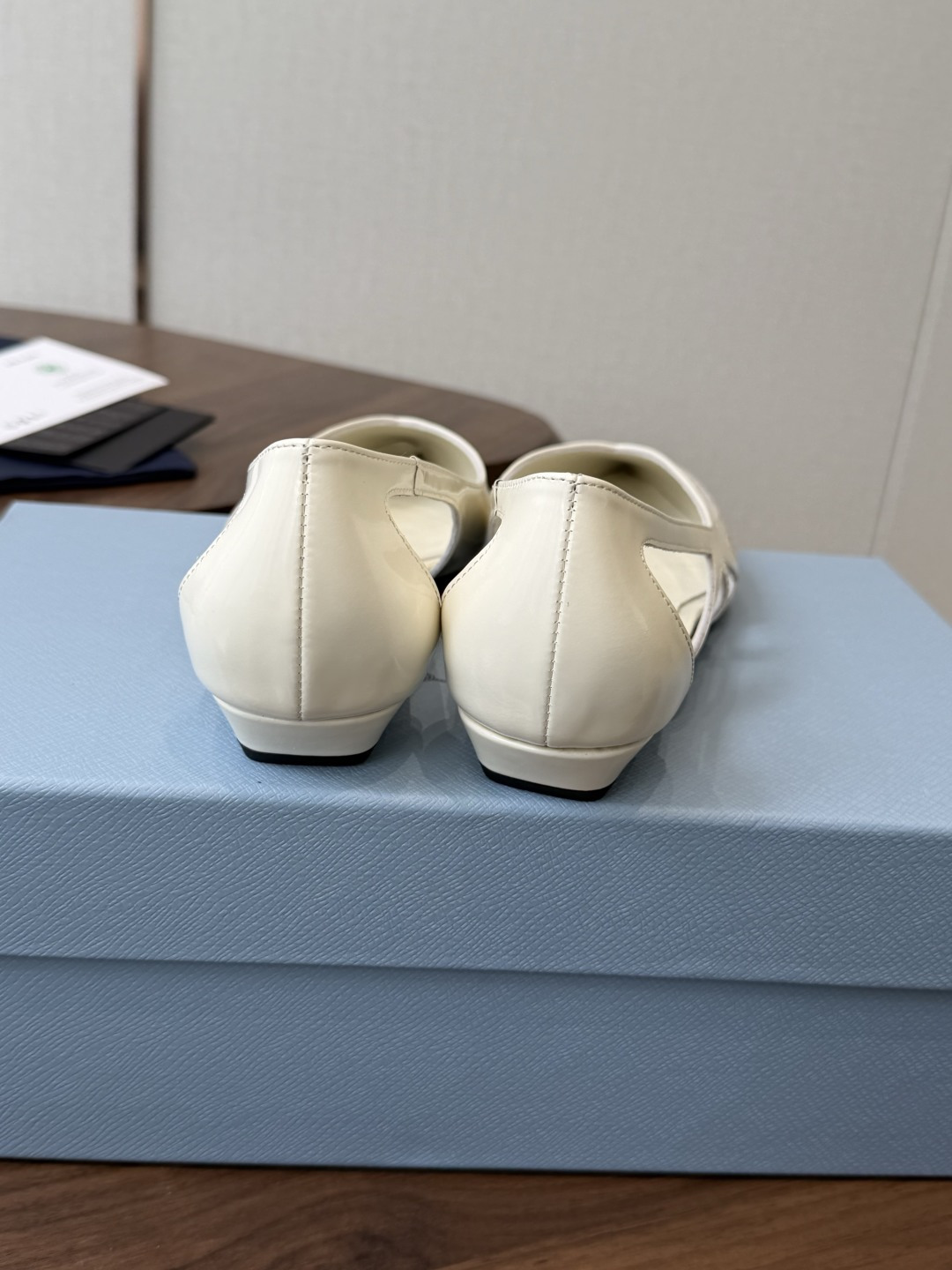 Prada 26ss 早春新款绝美尖头跟鞋 时尚界久违的极简之美经典时尚配色 毫不费力的优雅风来袭 时髦 Prada 26ss 早春新款绝美尖头跟鞋 时尚界久违的极简之美经典时尚配色 毫不费力的优雅风来袭 时髦