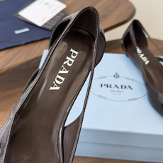 Prada 26ss 早春新款绝美尖头跟鞋 时尚界久违的极简之美经典时尚配色 毫不费力的优雅风来袭 时髦 Prada 26ss 早春新款绝美尖头跟鞋 时尚界久违的极简之美经典时尚配色 毫不费力的优雅风来袭 时髦