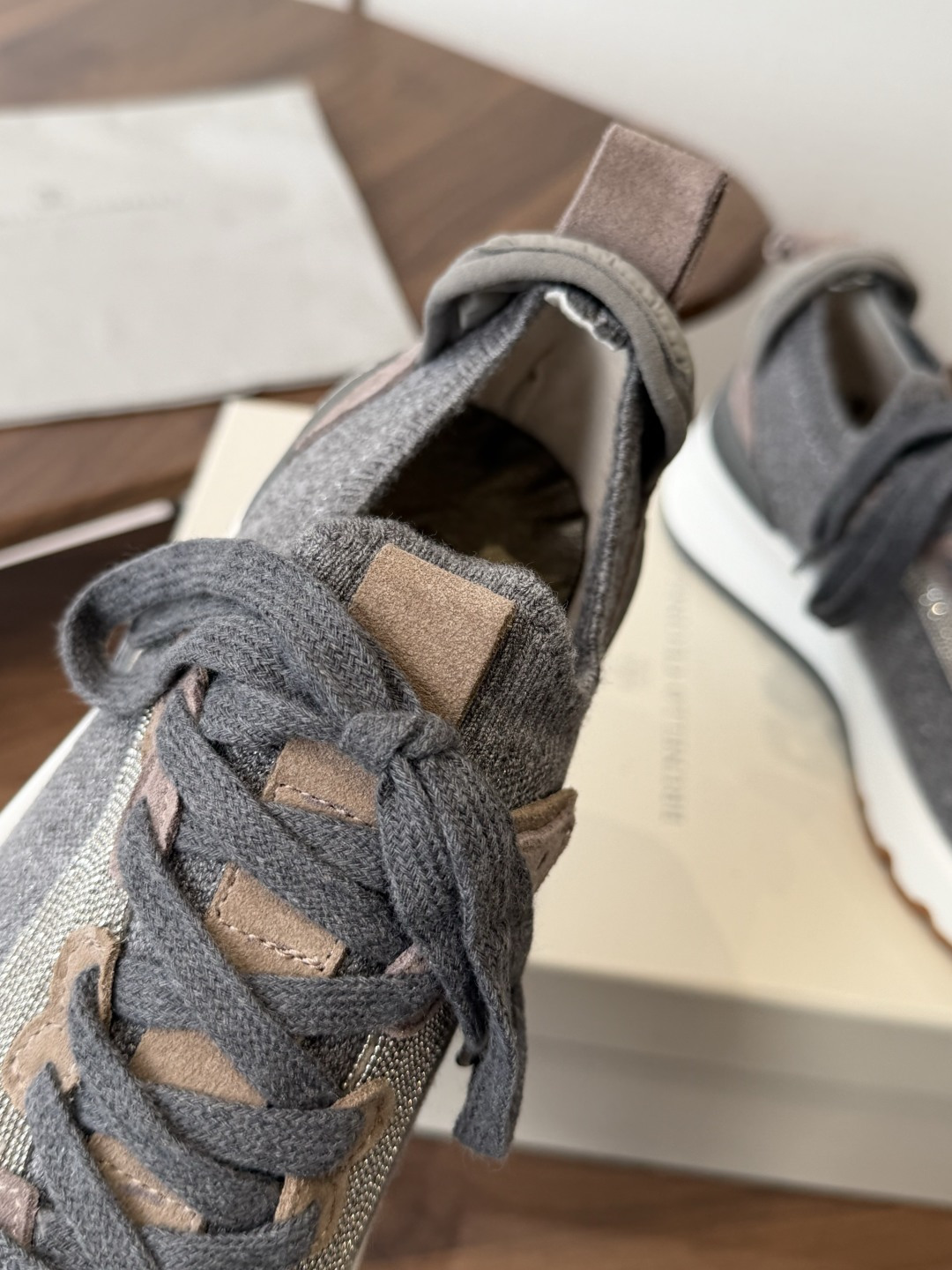 Brunello Cucinelli26ss 女士装饰飞织休闲运动鞋BC新款新品女士条纹麂皮单鞋:羊皮垫 Brunello Cucinelli26ss 女士装饰飞织休闲运动鞋BC新款新品女士条纹麂皮单鞋:羊皮垫