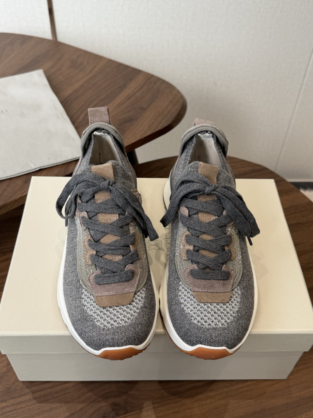 Brunello Cucinelli26ss 女士装饰飞织休闲运动鞋BC新款新品女士条纹麂皮单鞋：羊皮垫