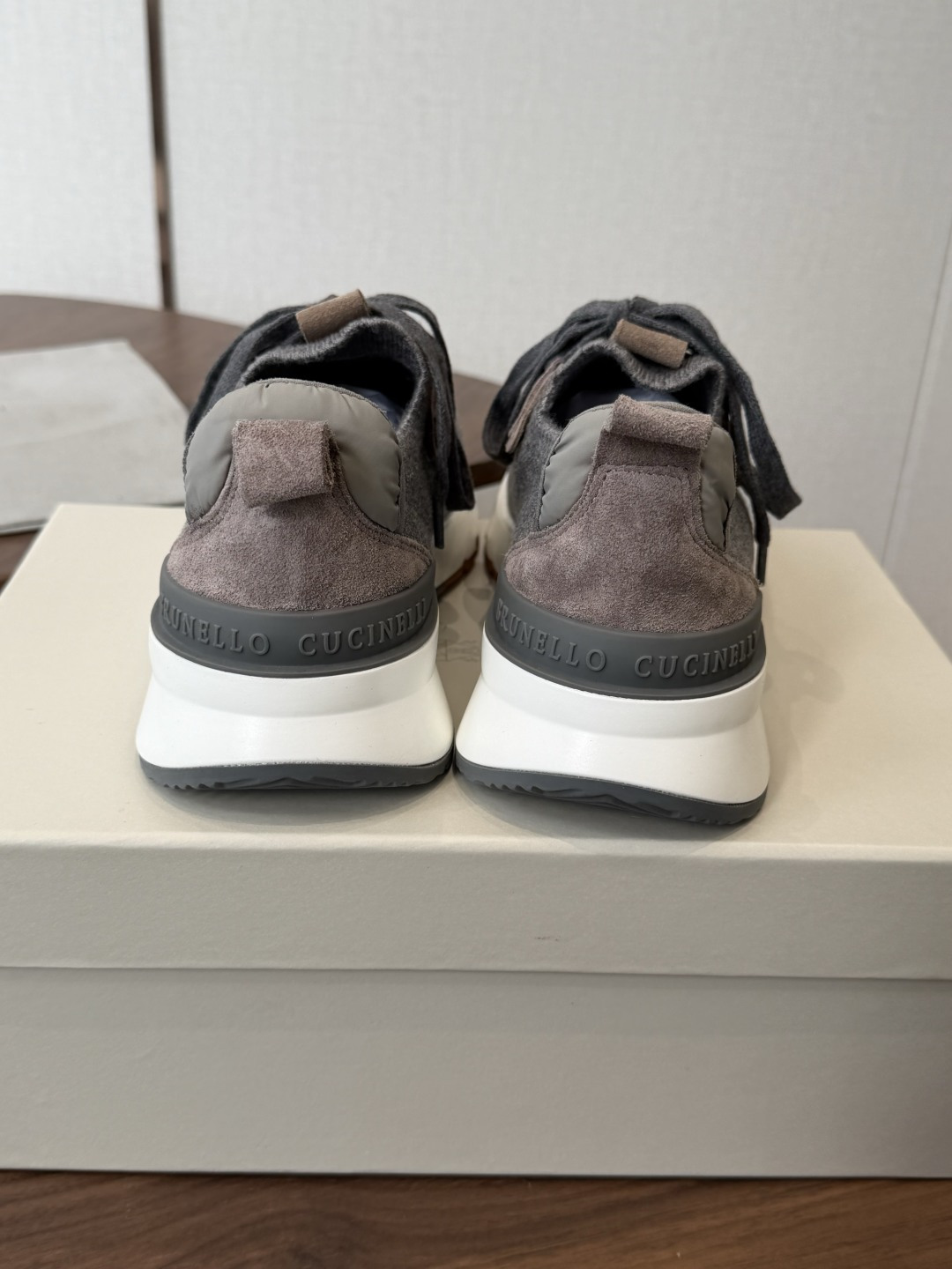 Brunello Cucinelli26ss 女士装饰飞织休闲运动鞋BC新款新品女士条纹麂皮单鞋:羊皮垫 Brunello Cucinelli26ss 女士装饰飞织休闲运动鞋BC新款新品女士条纹麂皮单鞋:羊皮垫