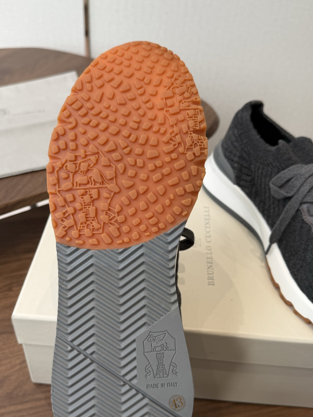 Brunello Cucinelli26ss 飞织休闲运动鞋BC新款新品条纹麂皮单鞋:羊皮垫.运动鞋鞋面 Brunello Cucinelli26ss 飞织休闲运动鞋BC新款新品条纹麂皮单鞋:羊皮垫.运动鞋鞋面