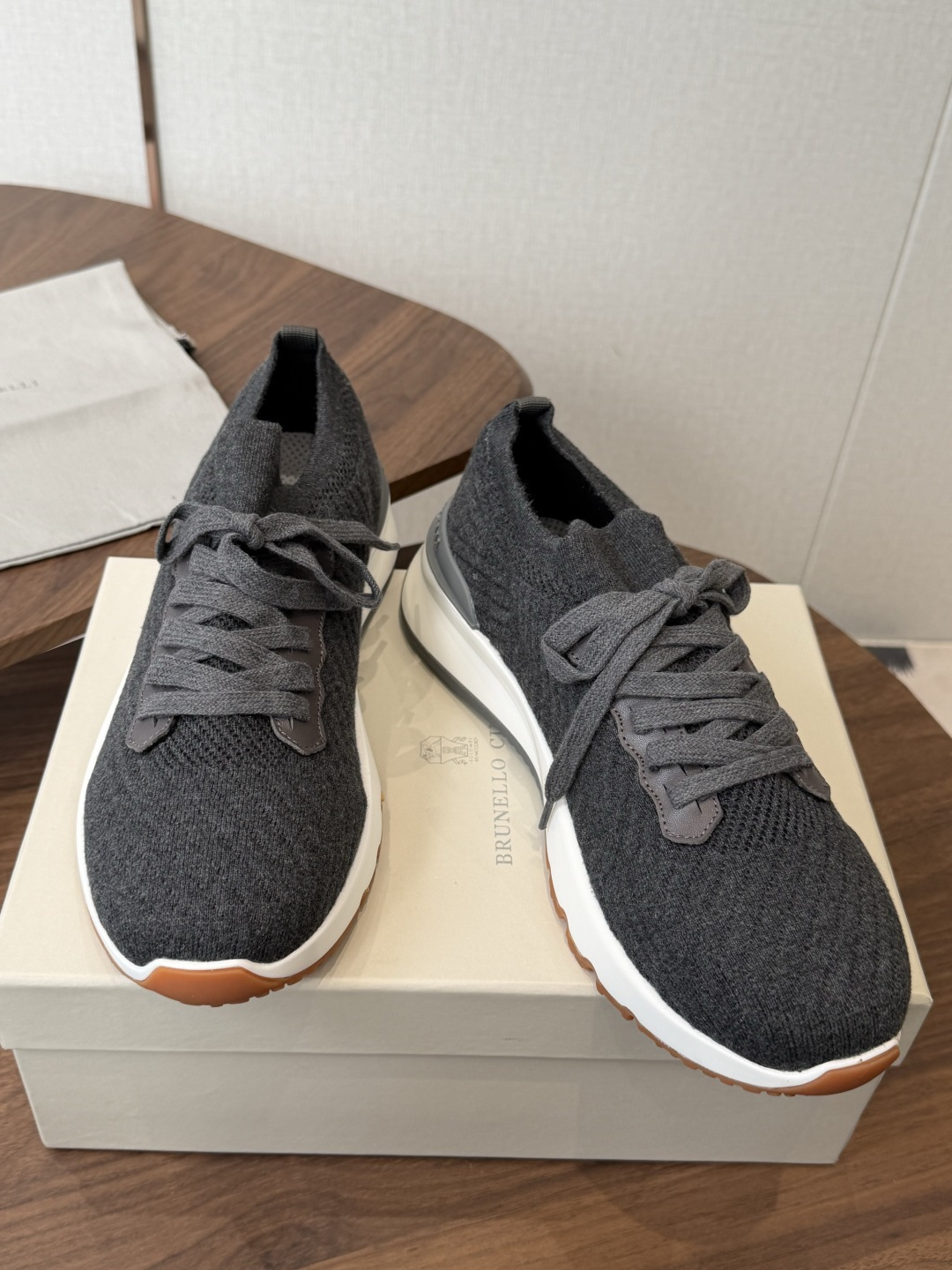 Brunello Cucinelli26ss 飞织休闲运动鞋BC新款新品条纹麂皮单鞋:羊皮垫.运动鞋鞋面 Brunello Cucinelli26ss 飞织休闲运动鞋BC新款新品条纹麂皮单鞋:羊皮垫.运动鞋鞋面