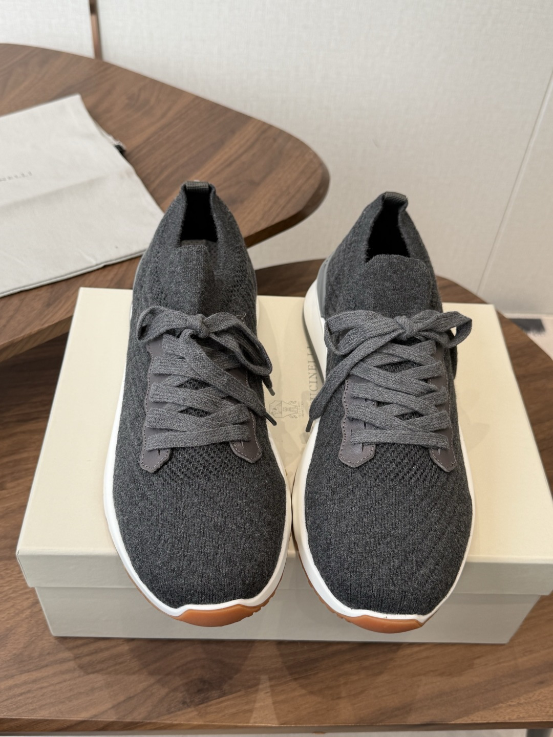 Brunello Cucinelli26ss 飞织休闲运动鞋BC新款新品条纹麂皮单鞋：羊皮垫．运动鞋鞋面