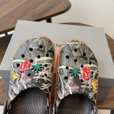 Balenciaga 巴黎世家洞洞鞋 Balenciaga 春夏最新情侣款洞洞鞋,黑马单品,海 Balenciaga 巴黎世家洞洞鞋 Balenciaga 春夏最新情侣款洞洞鞋,黑马单品,海