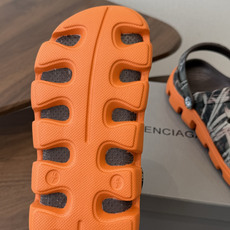 Balenciaga 巴黎世家洞洞鞋 Balenciaga 春夏最新情侣款洞洞鞋,黑马单品,海 Balenciaga 巴黎世家洞洞鞋 Balenciaga 春夏最新情侣款洞洞鞋,黑马单品,海