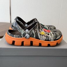 Balenciaga 巴黎世家洞洞鞋 Balenciaga 春夏最新情侣款洞洞鞋,黑马单品,海 Balenciaga 巴黎世家洞洞鞋 Balenciaga 春夏最新情侣款洞洞鞋,黑马单品,海