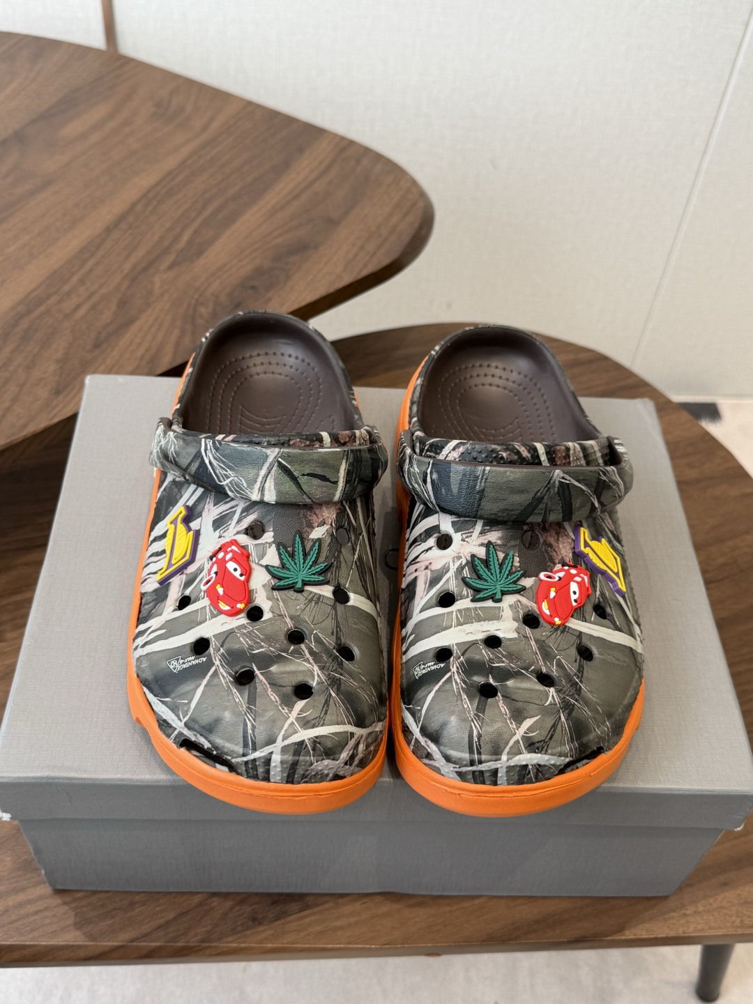 Balenciaga  巴黎世家洞洞鞋     Balenciaga 春夏最新情侣款洞洞鞋，黑马单品,海