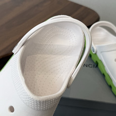 Balenciaga 巴黎世家洞洞鞋 Balenciaga 春夏最新情侣款洞洞鞋,黑马单品,海 Balenciaga 巴黎世家洞洞鞋 Balenciaga 春夏最新情侣款洞洞鞋,黑马单品,海