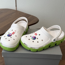 Balenciaga 巴黎世家洞洞鞋 Balenciaga 春夏最新情侣款洞洞鞋,黑马单品,海 Balenciaga 巴黎世家洞洞鞋 Balenciaga 春夏最新情侣款洞洞鞋,黑马单品,海